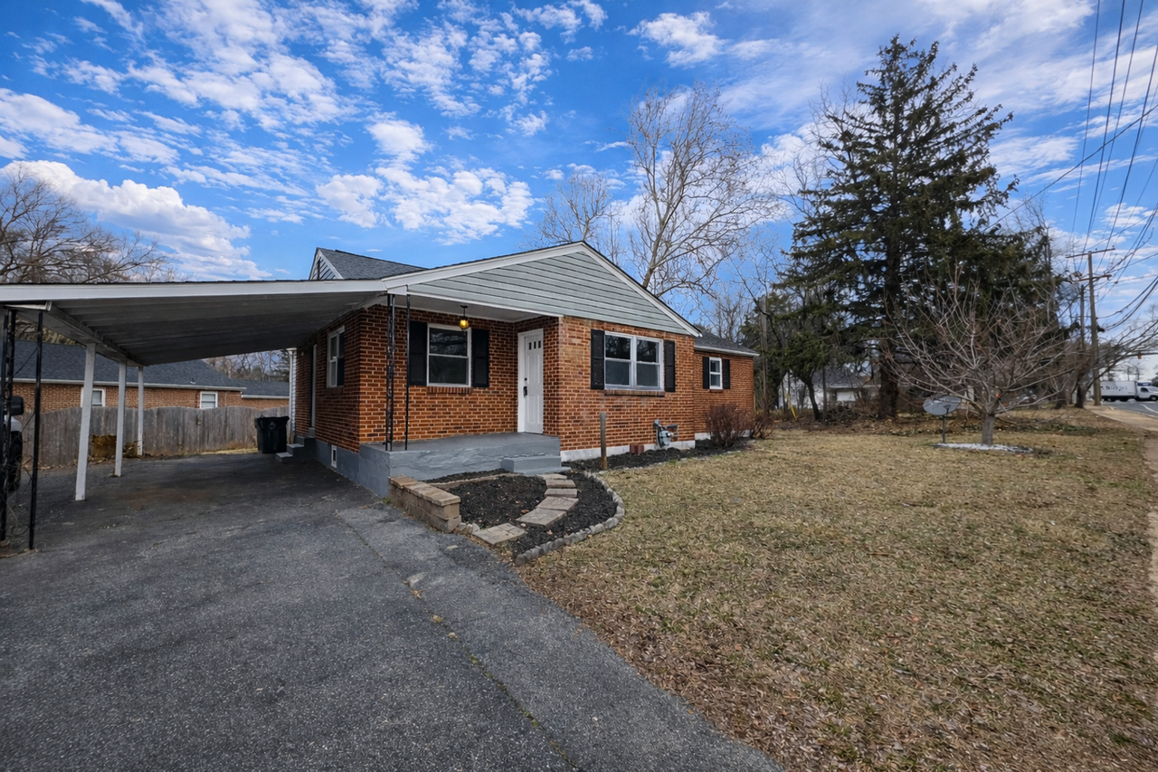 8 W Chestnut Hill Rd - Photo 2 of 41