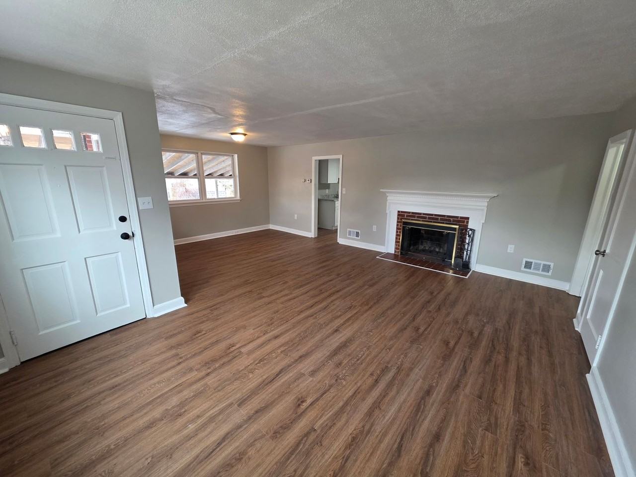 8 W Chestnut Hill Rd - Photo 4 of 41