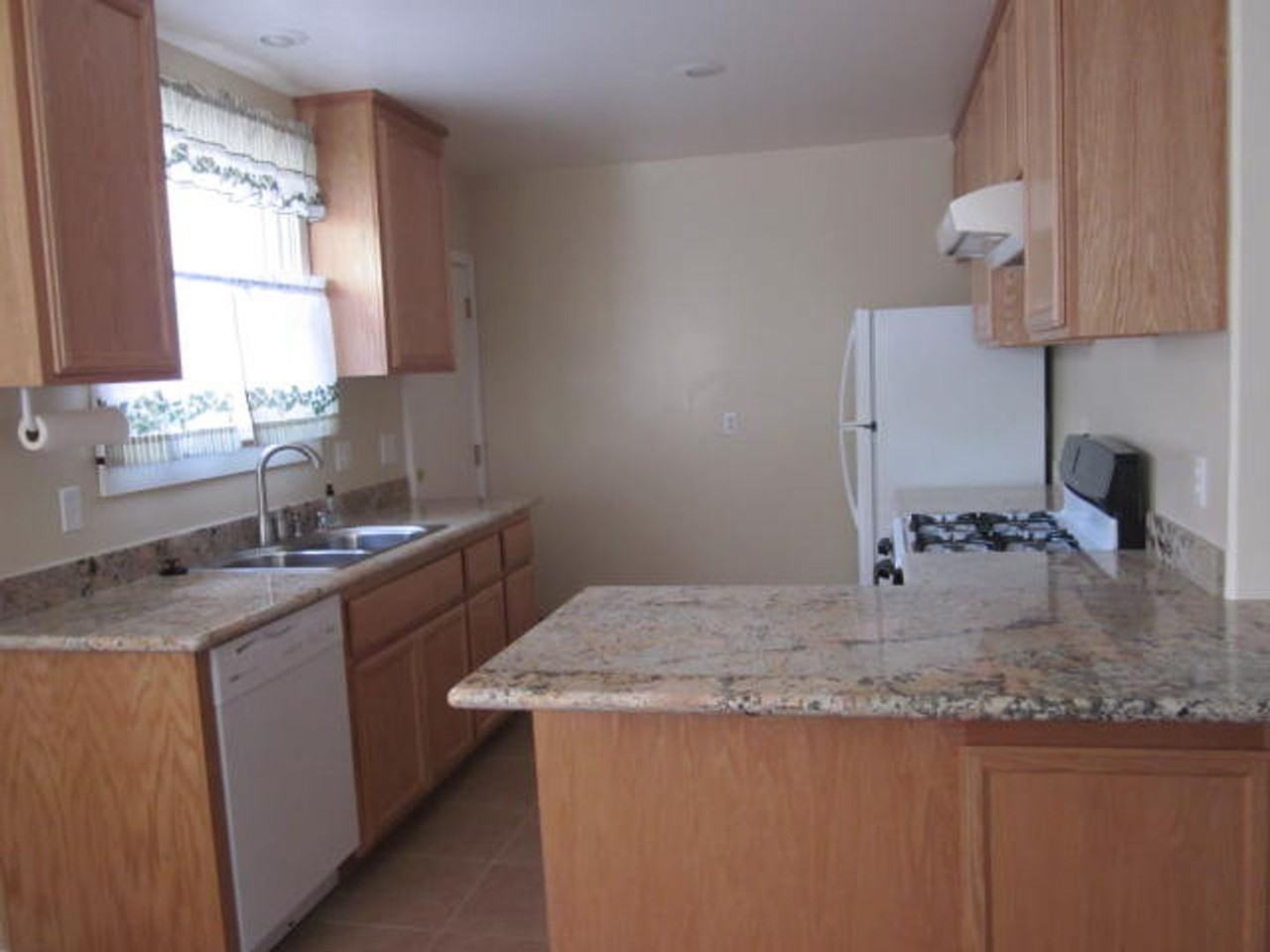 243 Steffan St - Photo 6 of 12