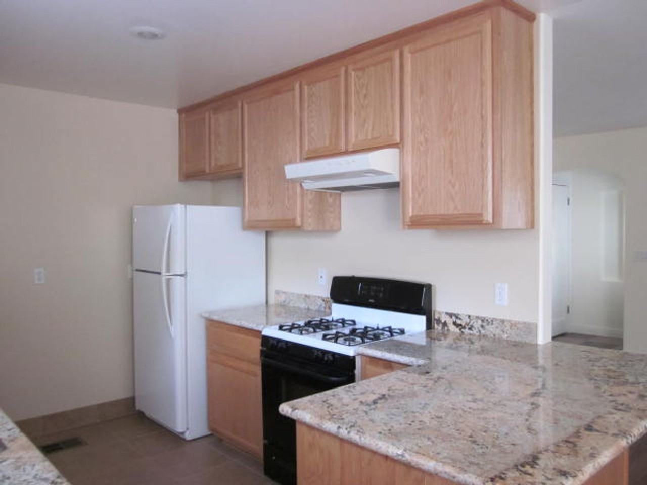 243 Steffan St - Photo 7 of 12