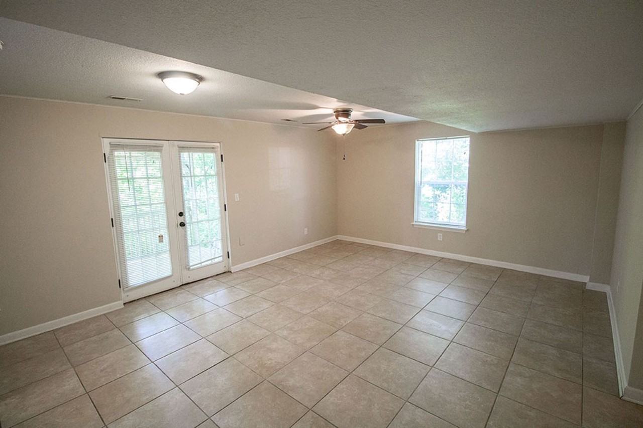 1329 Valley Creek Ln - Photo 7 of 48