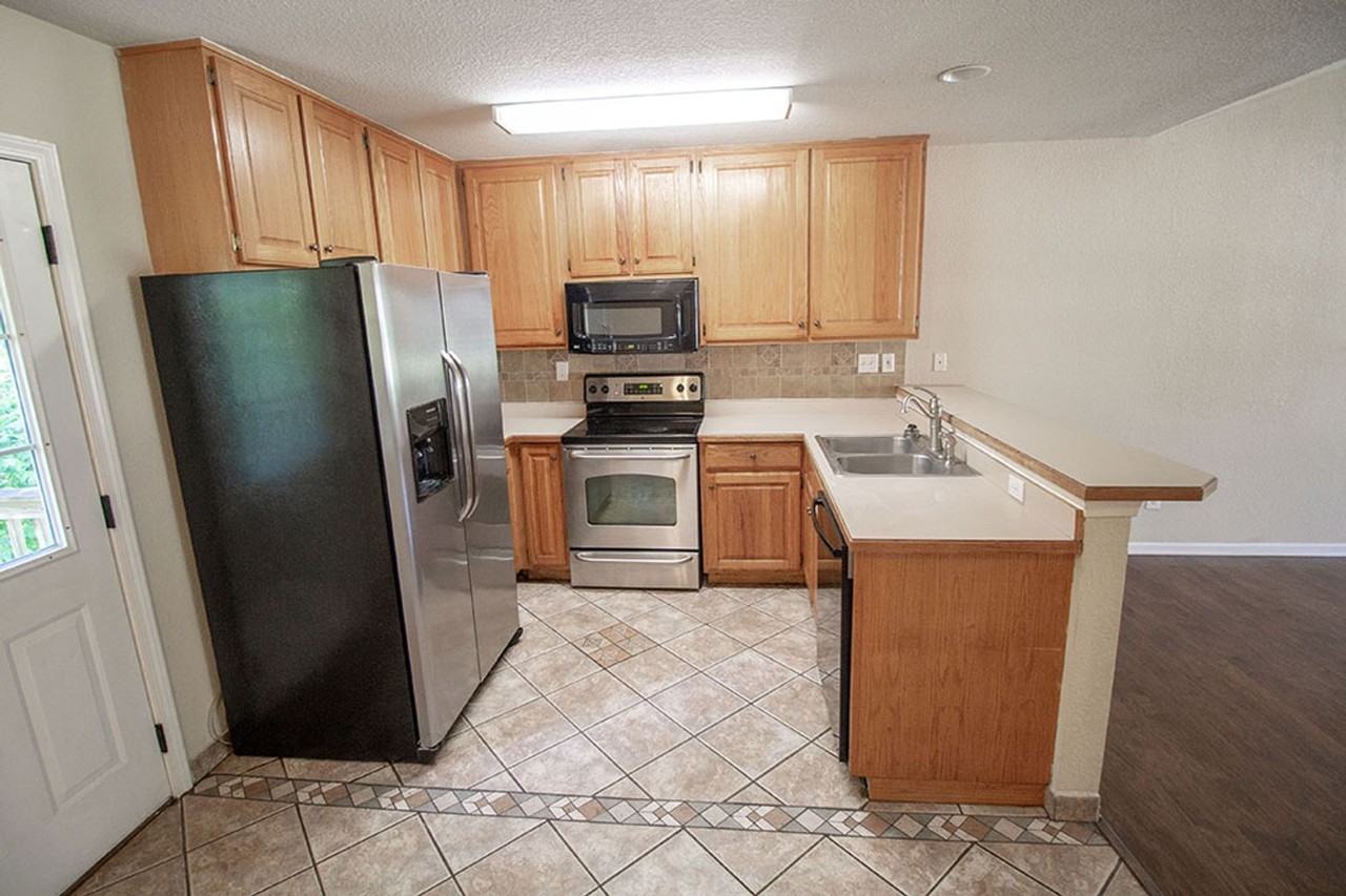 1329 Valley Creek Ln - Photo 7 of 48