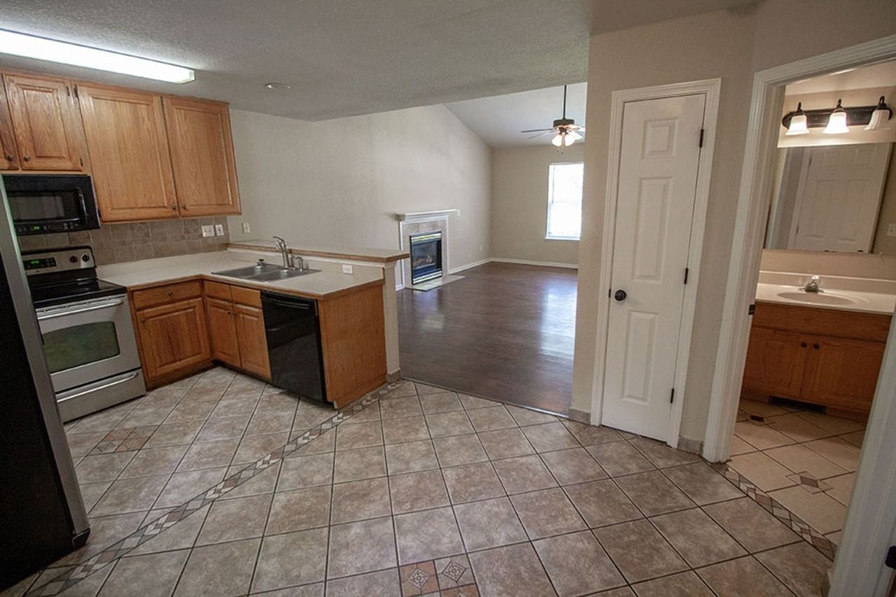 1329 Valley Creek Ln - Photo 6 of 48