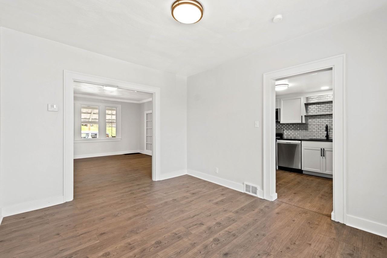 813 E 10th Ave - Photo 3 of 24