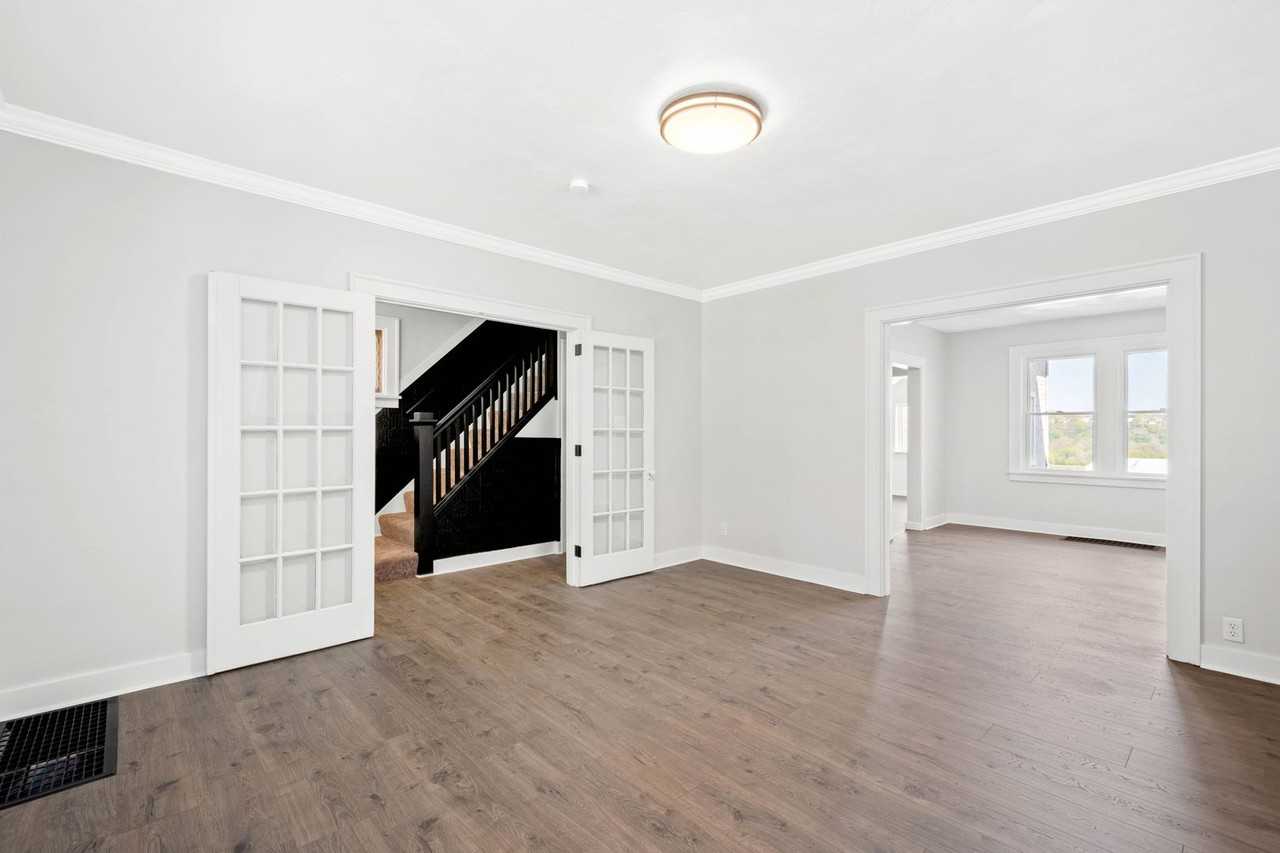 813 E 10th Ave - Photo 5 of 24