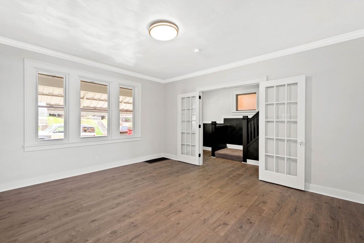 813 E 10th Ave - Photo 7 of 24