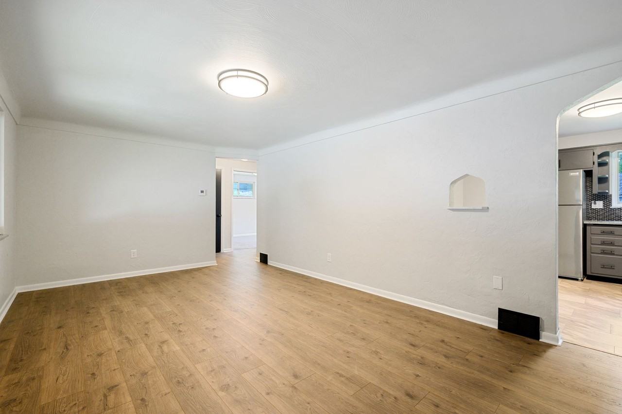 4403 Elizabeth St - Photo 3 of 18