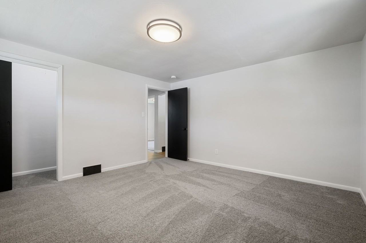 4403 Elizabeth St - Photo 5 of 18