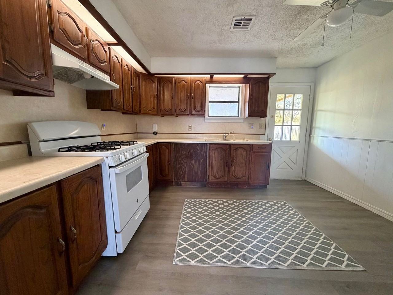 1904 N Oklahoma Ave - Photo 4 of 8