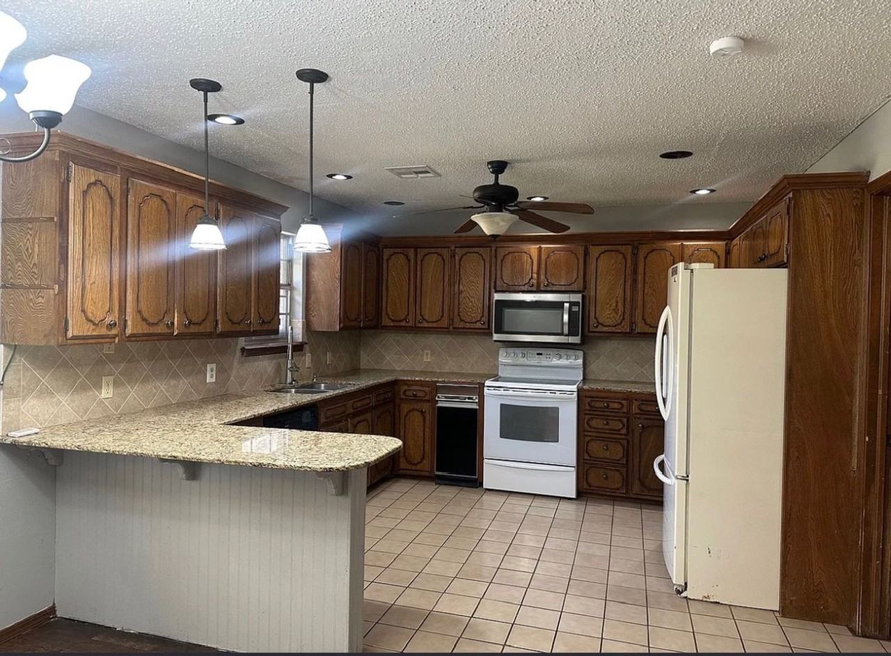 15604 Gaddy Rd - Photo 2 of 16