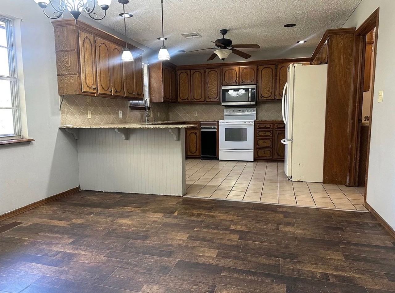 15604 Gaddy Rd - Photo 3 of 16