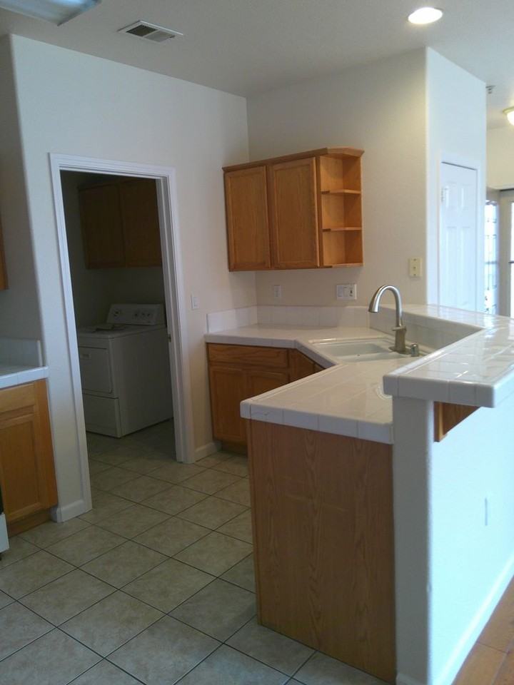 6090 Ingleston Dr - Photo 7 of 13