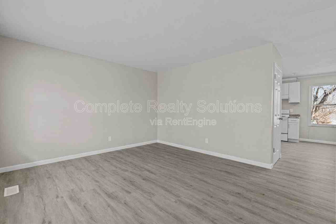 10432 Royal Dr - Photo 4 of 35