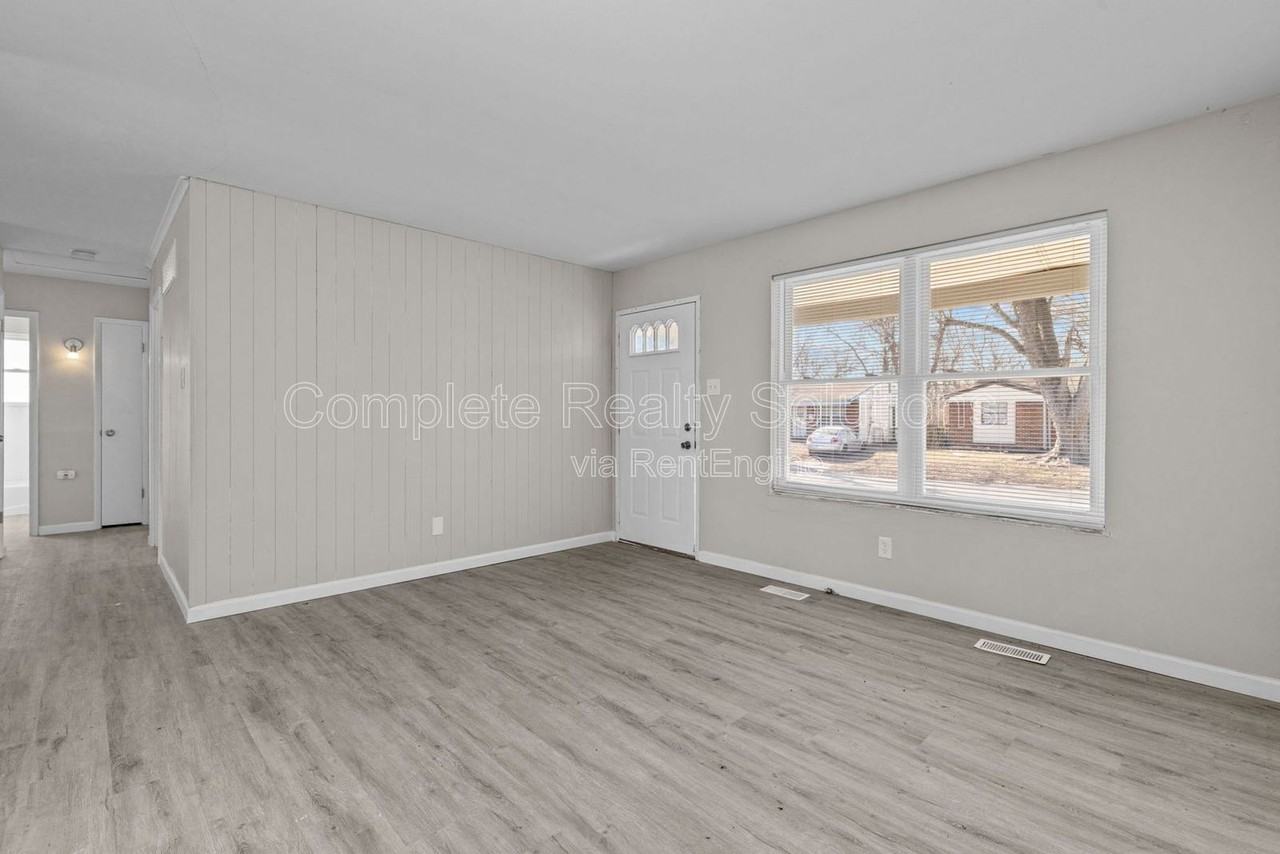 10432 Royal Dr - Photo 5 of 35