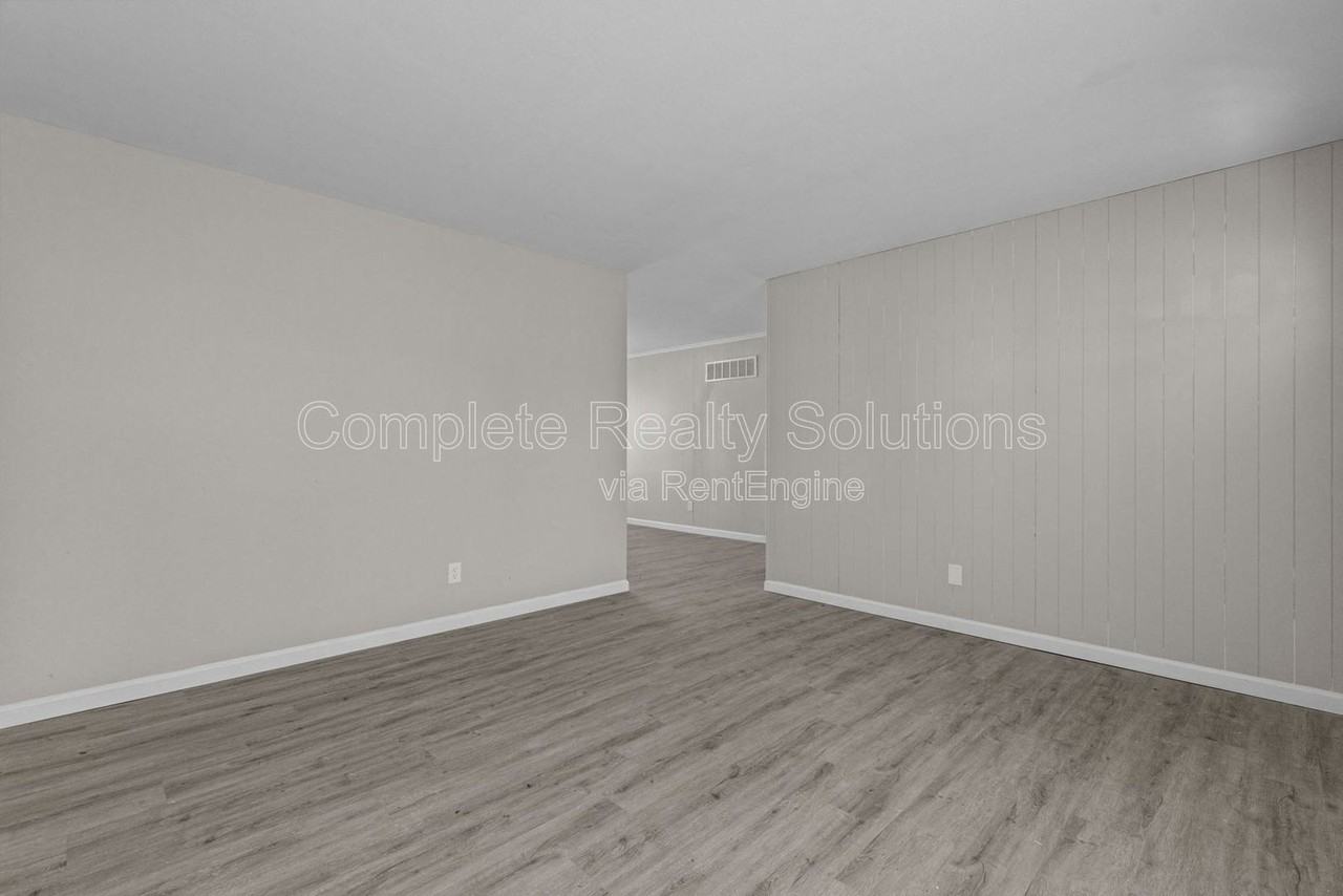 10432 Royal Dr - Photo 6 of 35