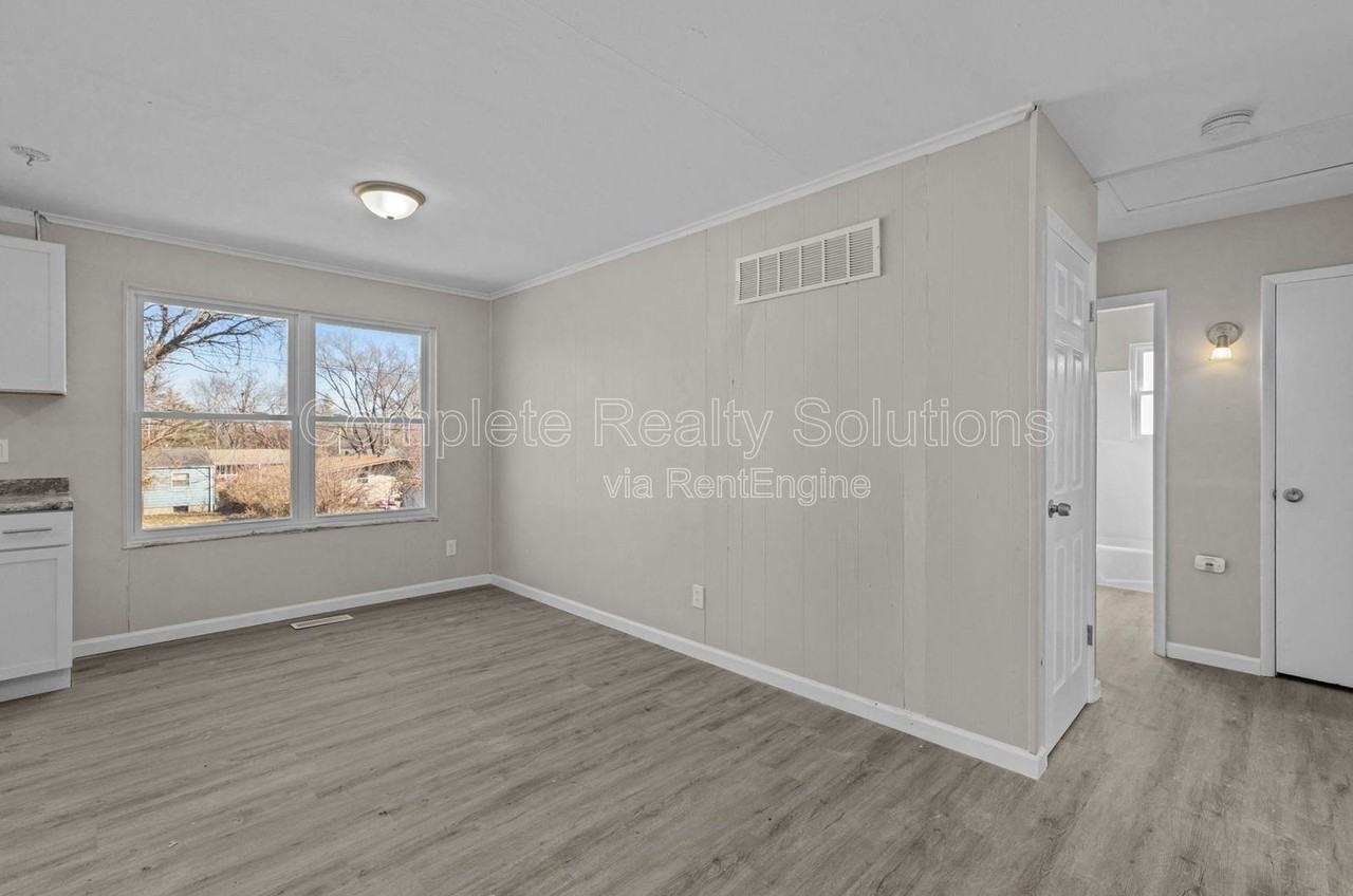 10432 Royal Dr - Photo 7 of 35