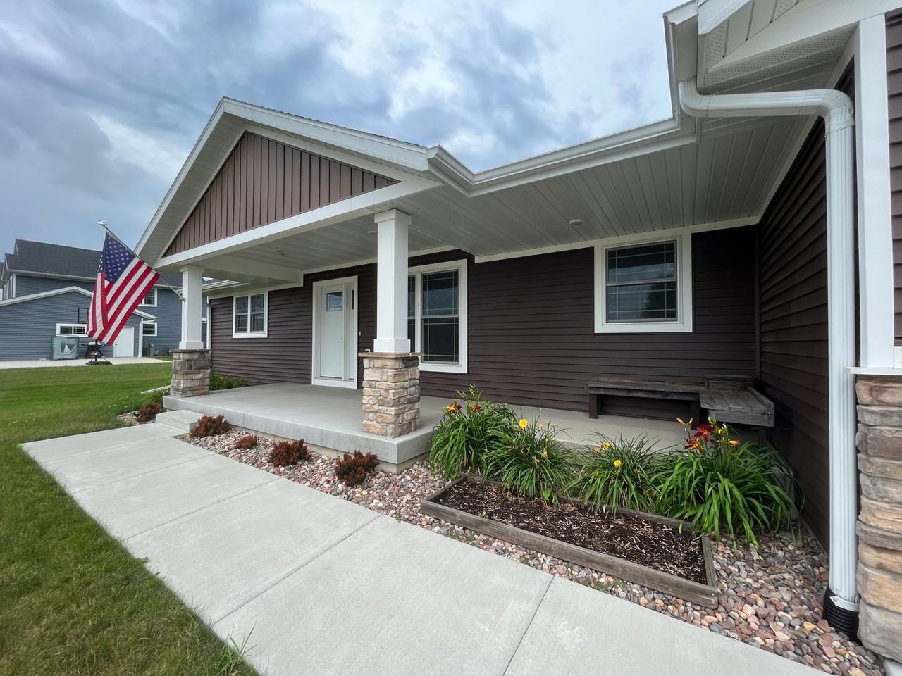 245 Alyssa St - Photo 2 of 33