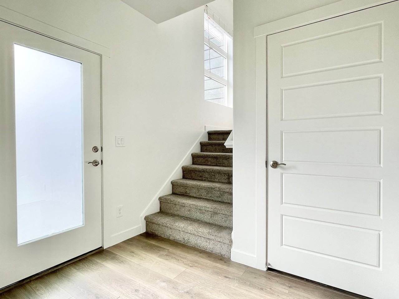 1077 W 520 S - Photo 4 of 29