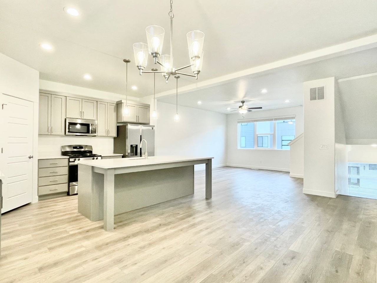 1077 W 520 S - Photo 5 of 29