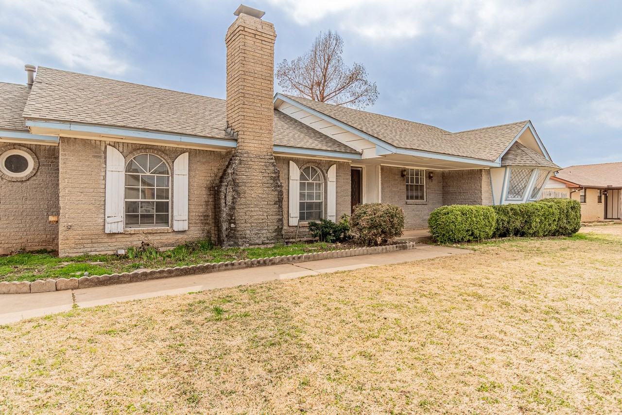 1044 Sw 98th St - Photo 2 of 35