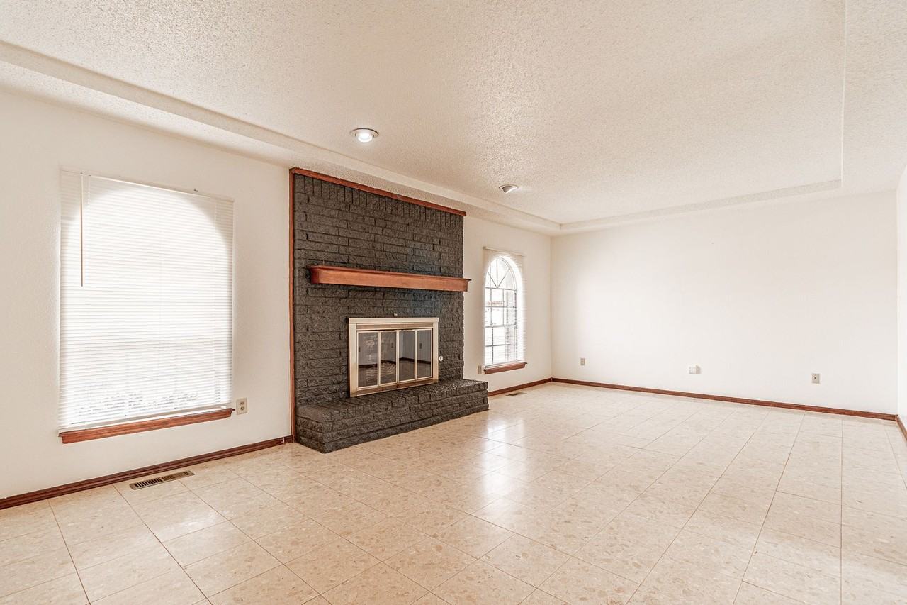 1044 Sw 98th St - Photo 7 of 35