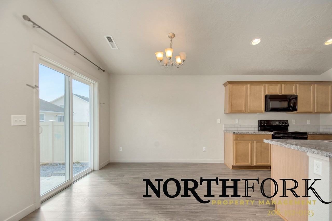 12583 Herrick St - Photo 7 of 16