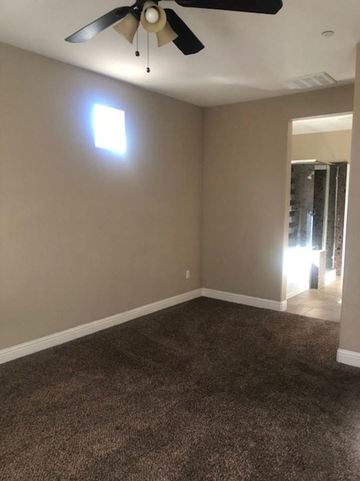 893 Clearwater Creek Blvd - Photo 4 of 29