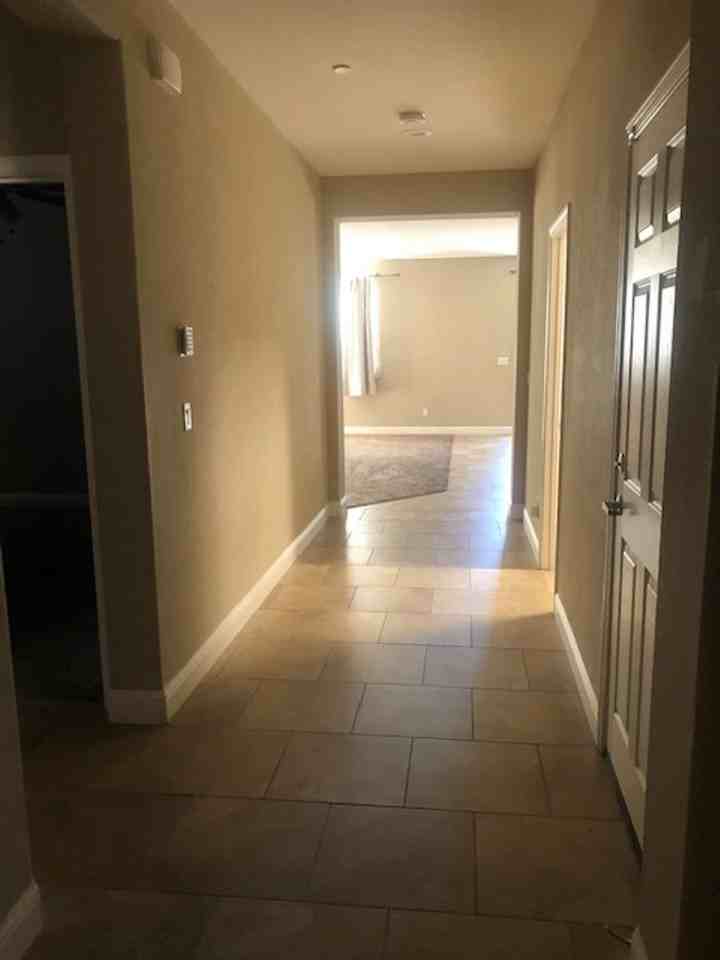 893 Clearwater Creek Blvd - Photo 5 of 29