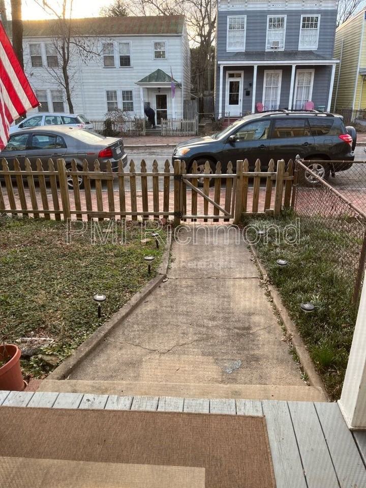 413 S Laurel St - Photo 2 of 22