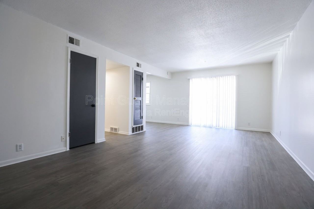 2922 N 54th St #6 - Photo 2 of 11