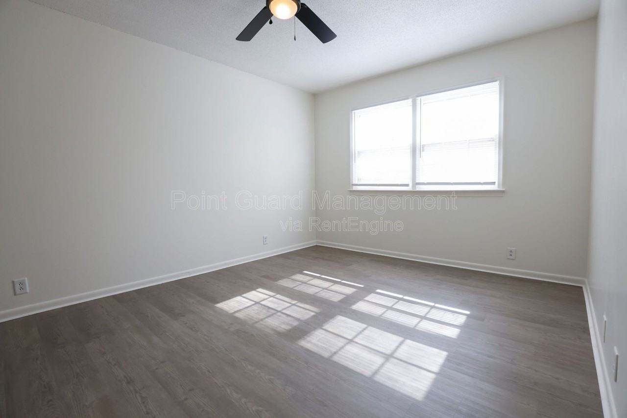 2922 N 54th St #6 - Photo 6 of 11