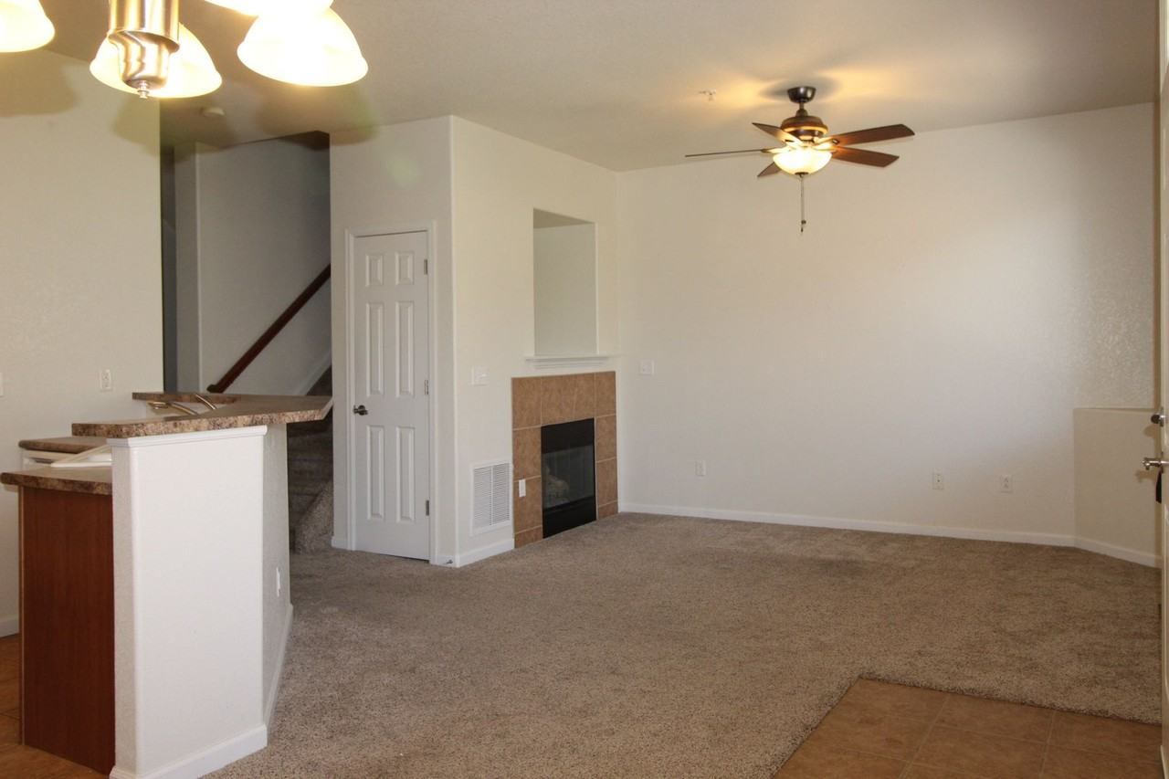 2862 Kansas Dr #H - Photo 3 of 10