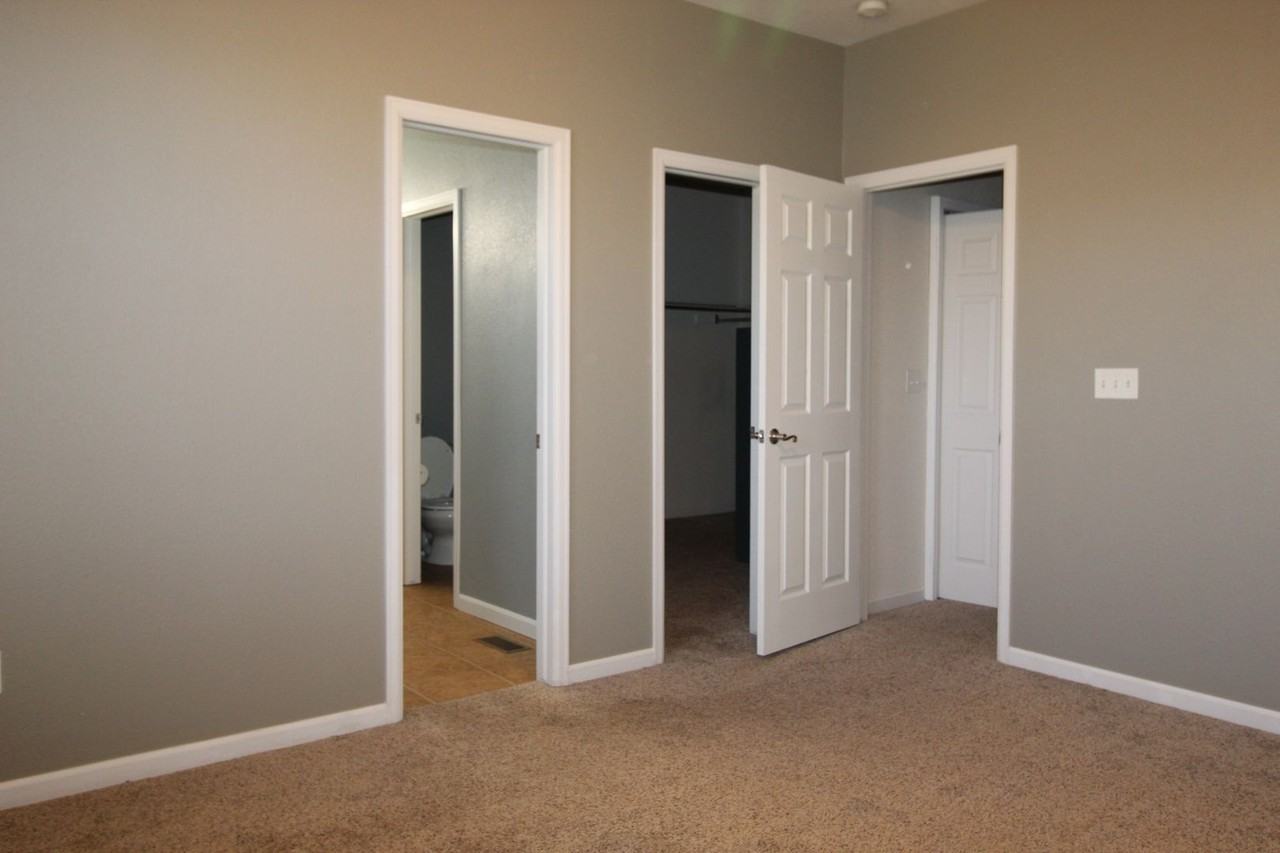 2862 Kansas Dr #H - Photo 7 of 10