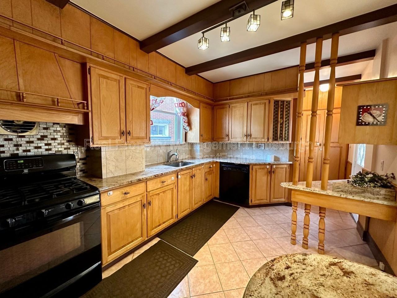 5738 Melvin St - Photo 2 of 23