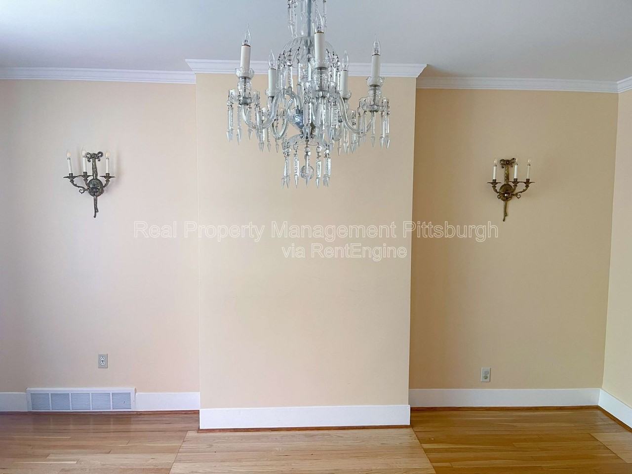 5738 Melvin St - Photo 7 of 23