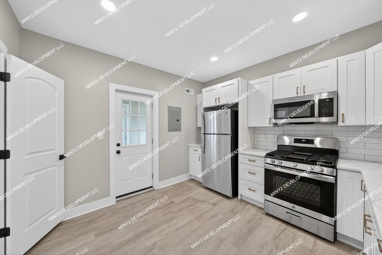 13923 Couwlier Ave - Photo 2 of 33