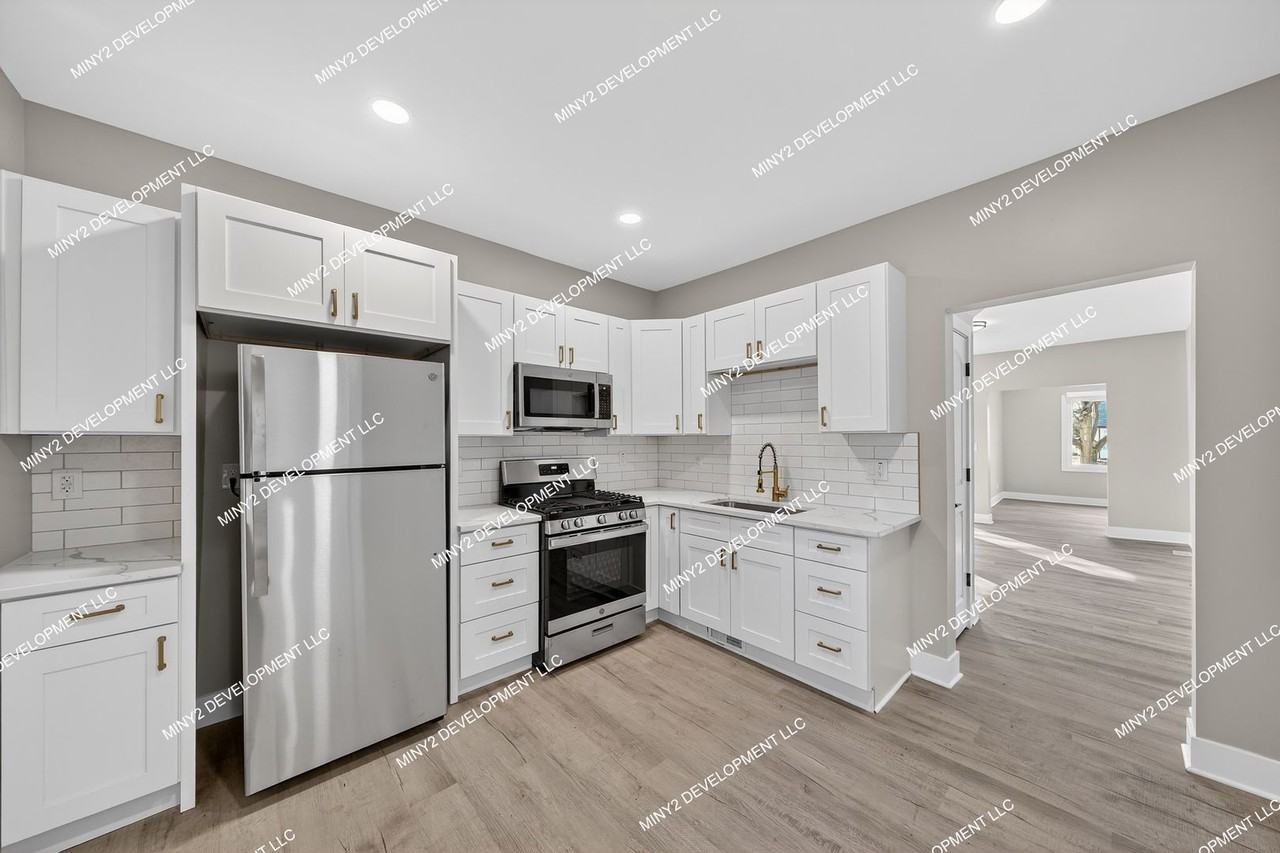 13923 Couwlier Ave - Photo 3 of 33