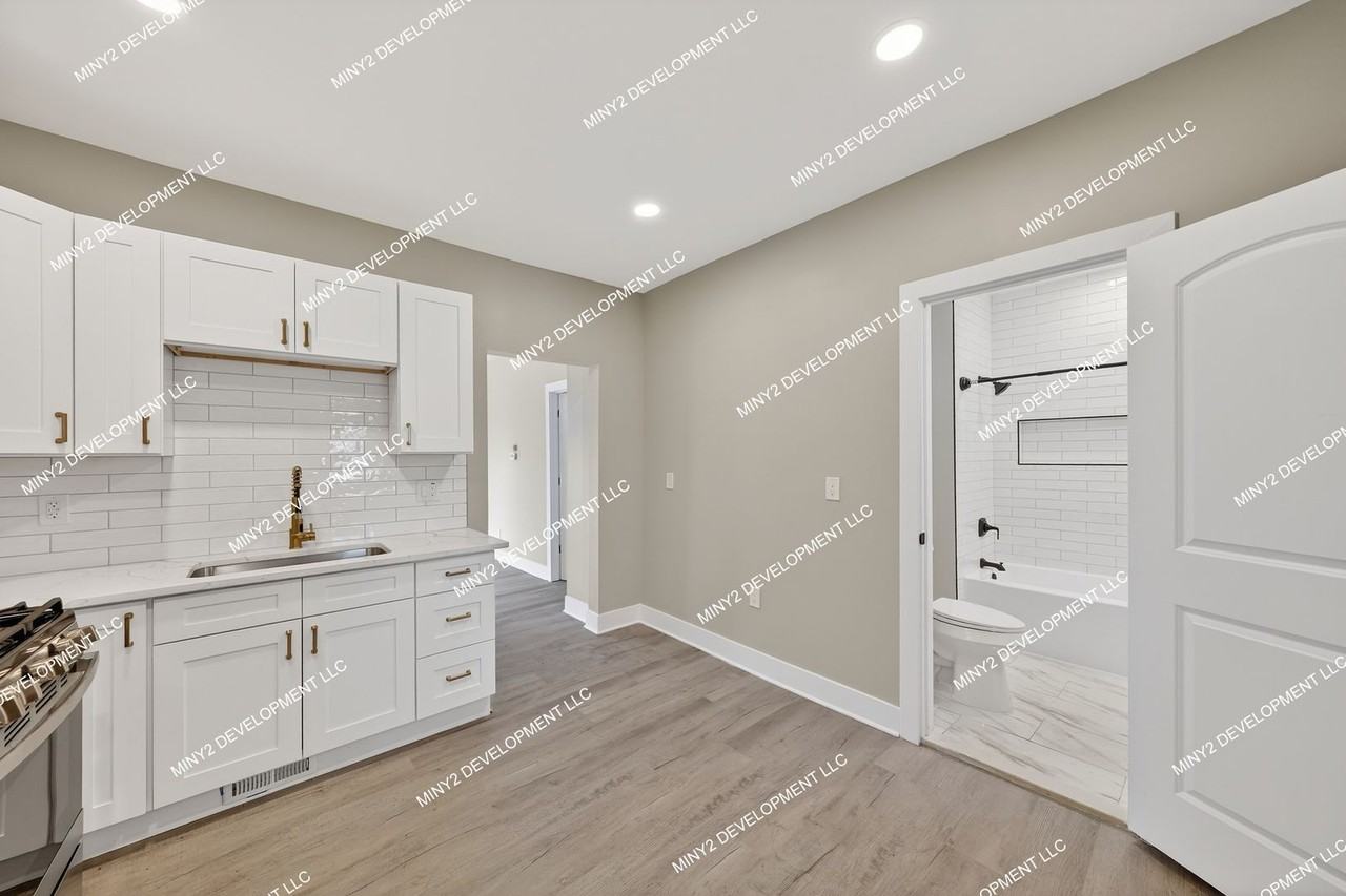 13923 Couwlier Ave - Photo 4 of 33