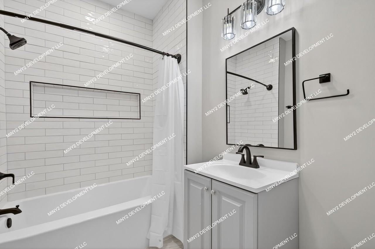 13923 Couwlier Ave - Photo 5 of 33