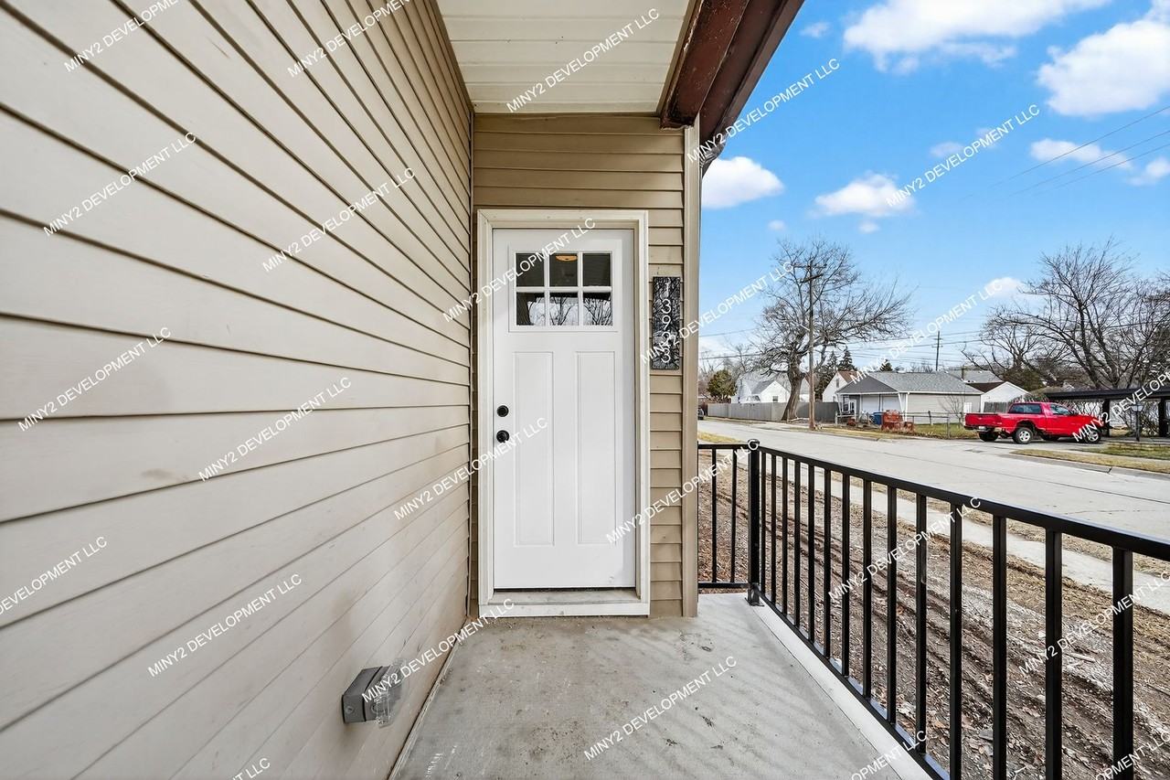 13923 Couwlier Ave - Photo 7 of 33