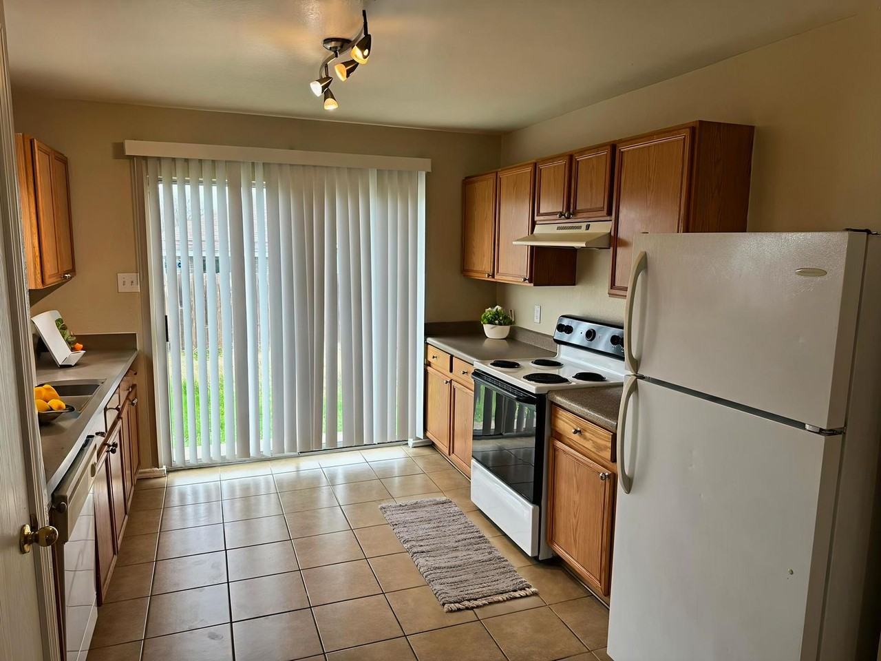 10711 Shaencrest - Photo 4 of 34