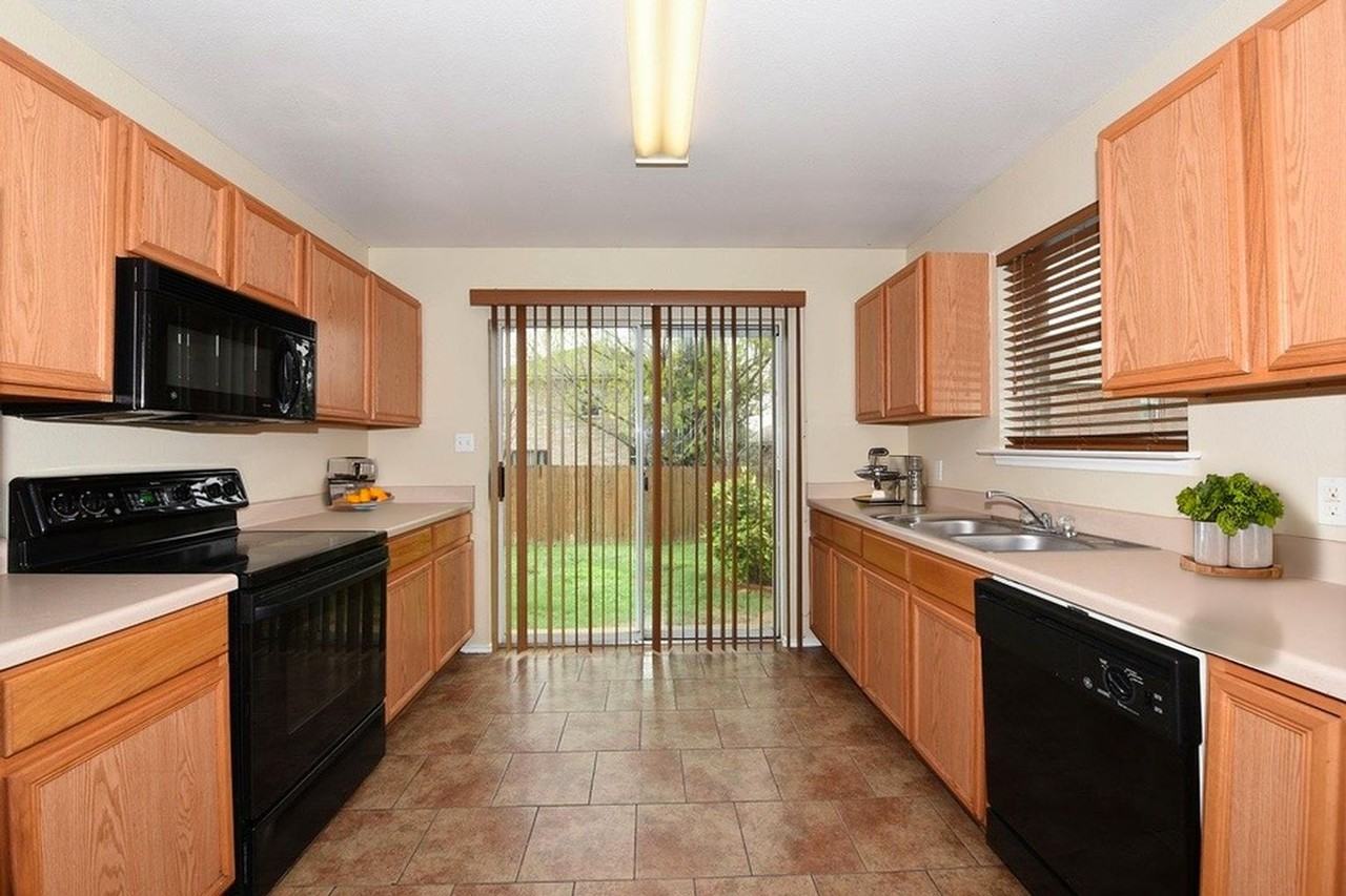 10707 N Shaenridge - Photo 5 of 26