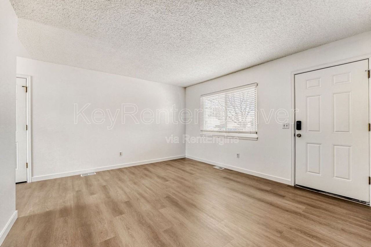 738 S Nome St - Photo 4 of 23