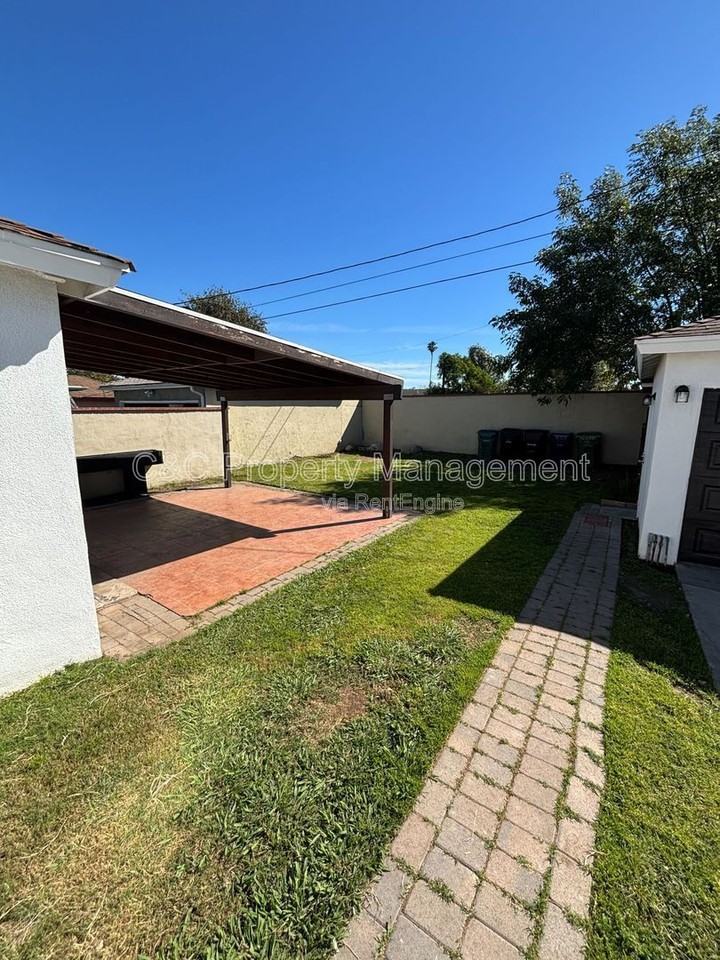 1408 E 142nd St - Photo 4 of 19