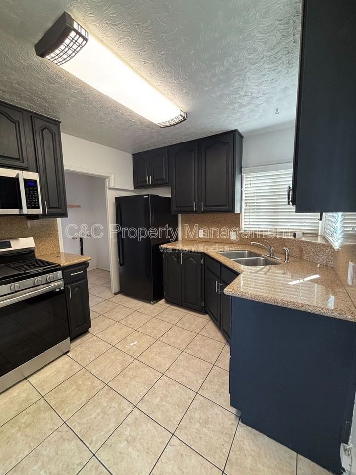 1408 E 142nd St - Photo 6 of 19