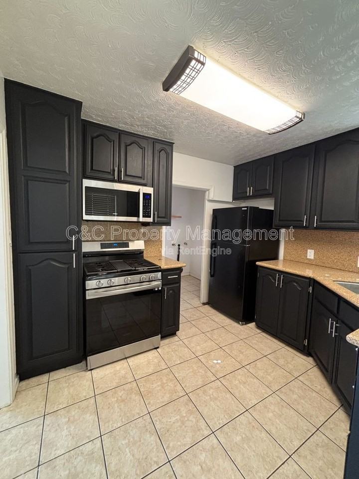 1408 E 142nd St - Photo 7 of 19