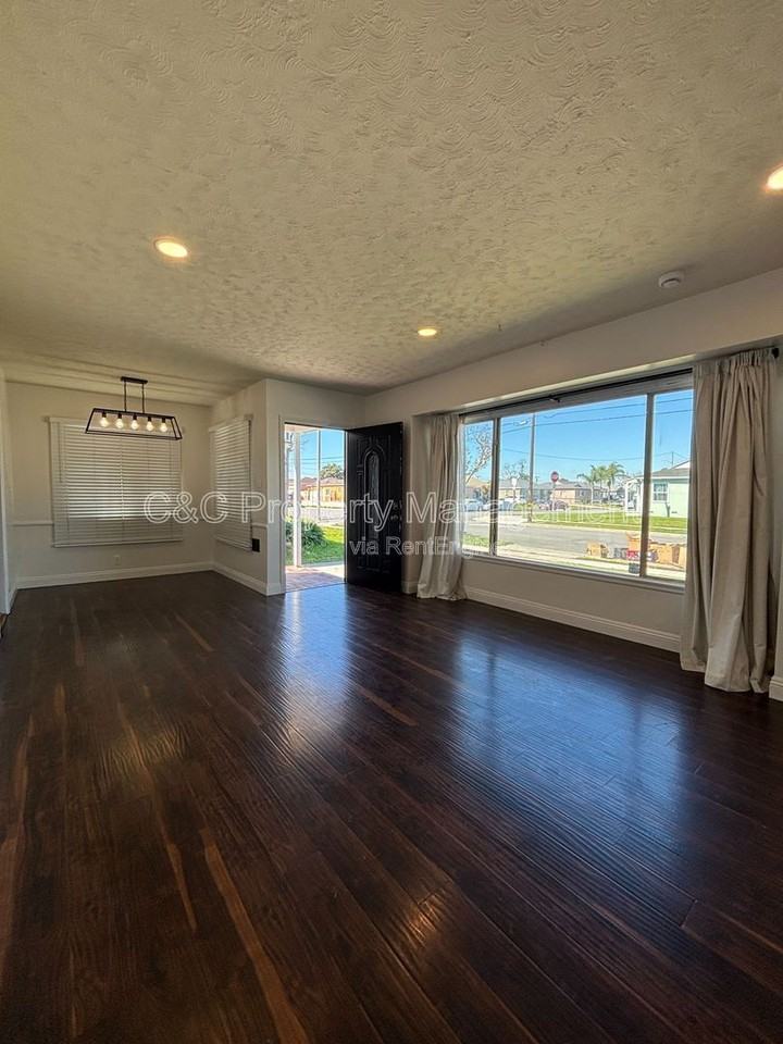 1408 E 142nd St - Photo 7 of 23