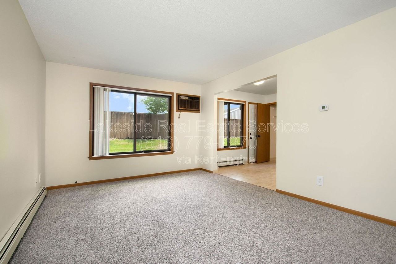 2912 Earle Ave Sw #1 - Photo 2 of 44