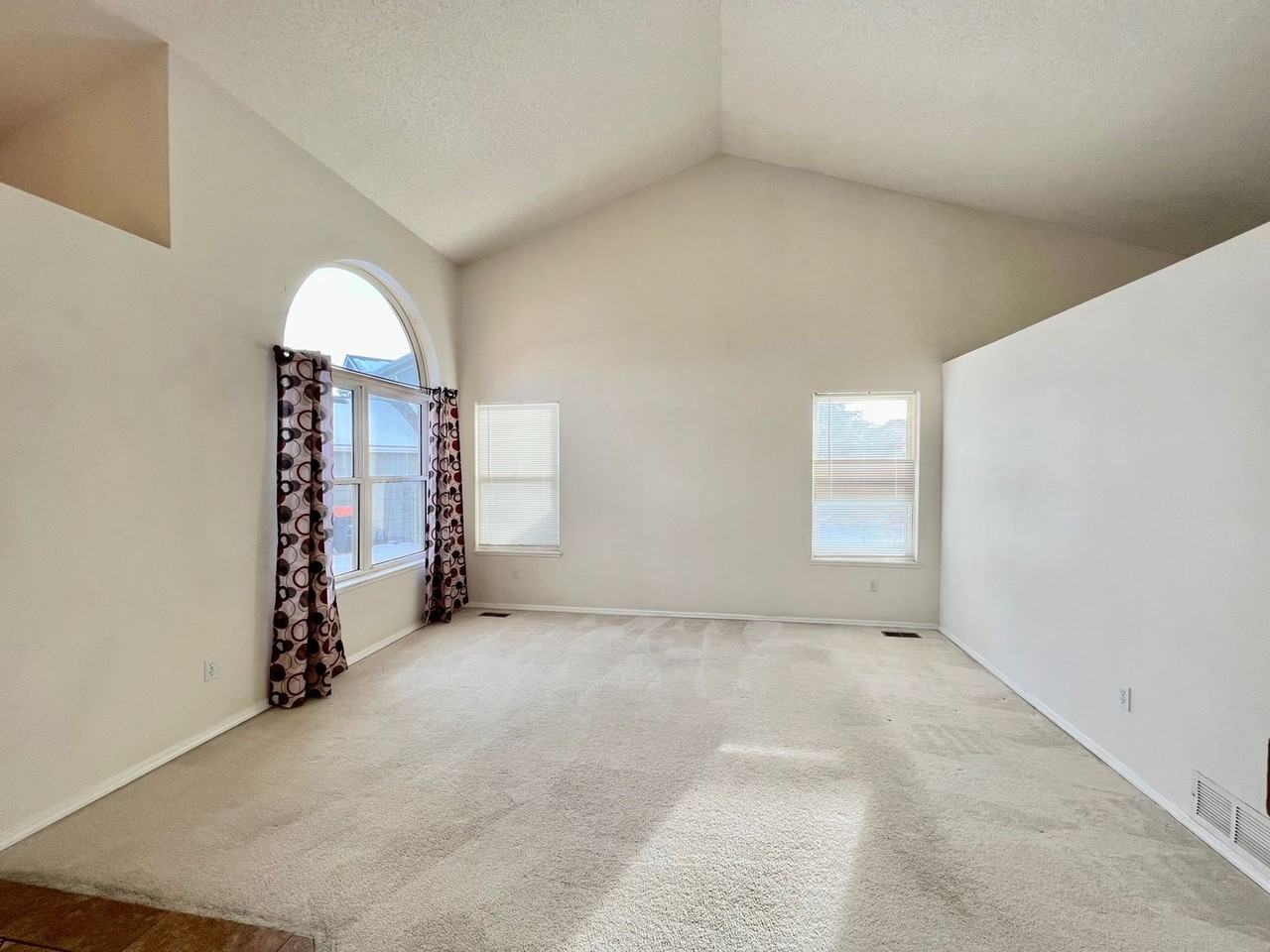 7818 Potomac Dr - Photo 4 of 44