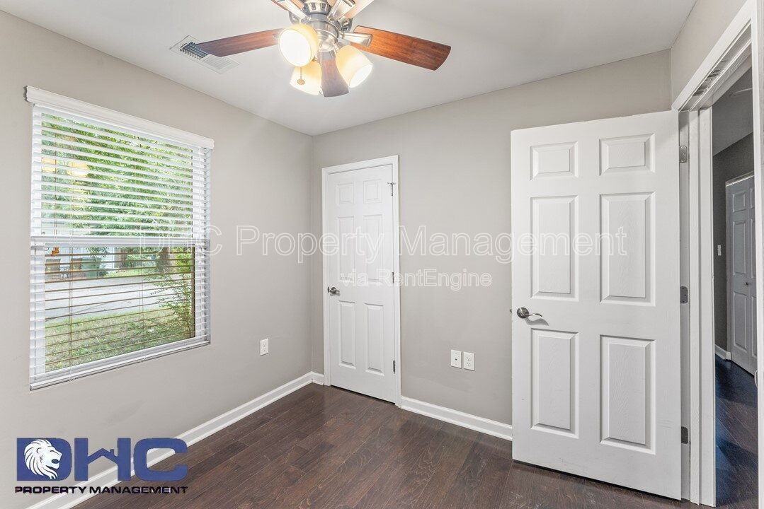 1076 Hubbard St Sw - Photo 5 of 11